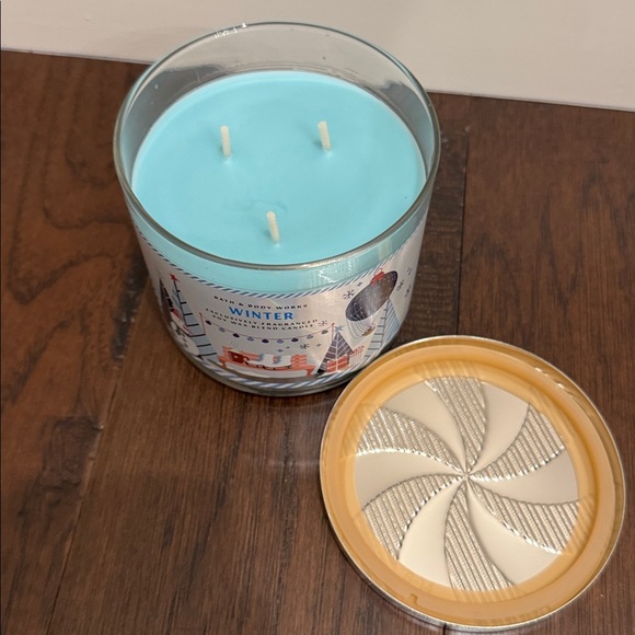 Bath and Body Works Winter 3 wick candle - Picture 3 of 3